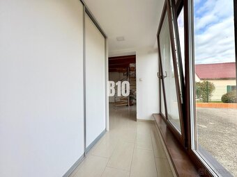 Príjemný menší RD - priestranný pozemok - výhľad na Zobor - 3