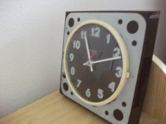 Staré hodiny Prim na stenu - 3