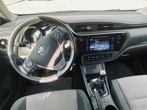 Toyota Auris 1.6 Valvematic 132k (97kW) benzín (2018) - 3