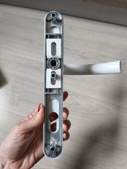 Plastova klucka na vchodove dvere + prevodka s bočnou lištou - 3
