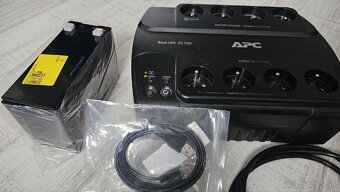 Záložný zdroj APC Back UPS ES 700 + nová batéria - 3