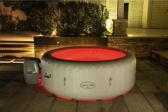 Vyrivka (jacuzzi) Bestway Lay-Z-Spa Paris - 3
