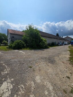 Na predaj priemyselná budova vedľa hlavnej cesty Hrašné - 3