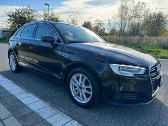 Audi A3 Sportback 30TFSI 6M
- 3
