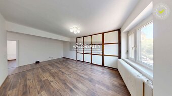 HALO reality - Predaj, trojizbový byt Komárno, ulica Františ - 3