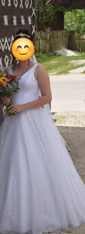 Trblietavé svadobné šaty - 3