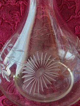 Karafa a poháre. - 3