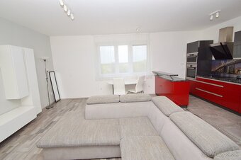 Predaj slnečný 4i byt s loggiou a parkovaním, Rajka - 3