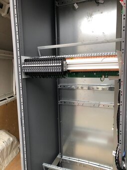 Oceľovo-plechová elektrická rozvodná skriňa rack - 3