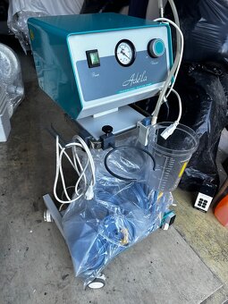 Predám operačný stôl a odsávačky 2ks - 3