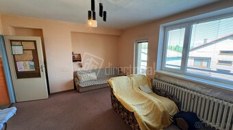 Rodinný dom s 2 bytovými jednotkami so slnečným pozemkom na - 3