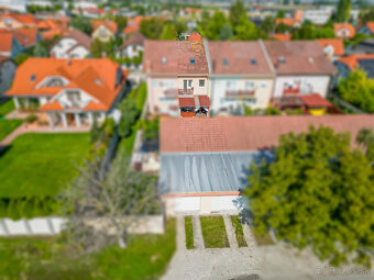 Na predaj 5 izbový poschodový rodinný dom s 2 garážou v Duna - 3