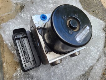 Predám ABS jednotku z Škoda Octavia II - 3