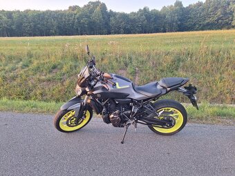 Yamaha mt 07 - 3