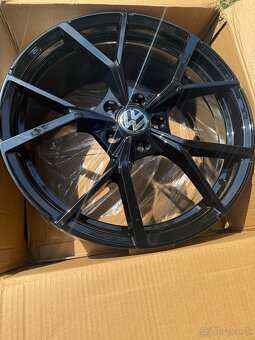 Disky R19 5x112 ET45 – Estoril style, čierny lesk - 3