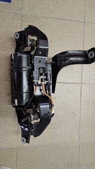 Kompresor vzduchoveho podvozku Audi A8 D4 - 3