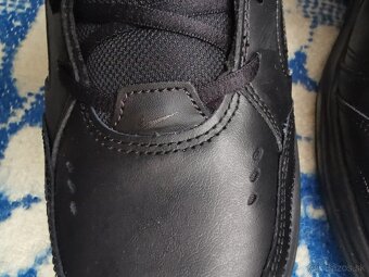 Nike Air Monarch - 3