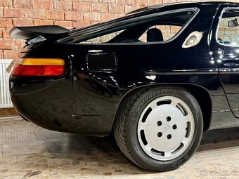 PORSCHE 928 S4 - 3