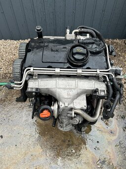 Predám kompletný motor Volkswagen golf 5 2.0 TDI - 3