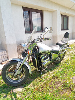 Suzuki VZ 800 Marauder - 3