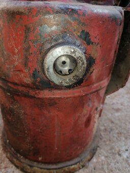 Predám nádrž na hydraulický olej - 3