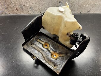 pajero 1 držiak akumulátora - 3