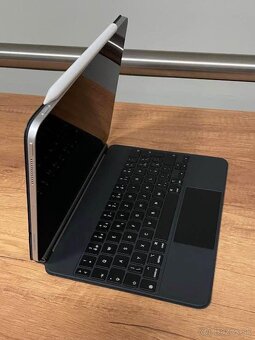 Apple Ipad Pro 11 wi-fi 256GB + pencil + magic keyboard cz - 3