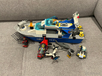 LEGO® City 60277 Policajná hliadková loď - 3