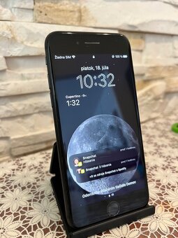 iPhone 8 – 64 GB – veľmi zachovalý – nová batéria - 3
