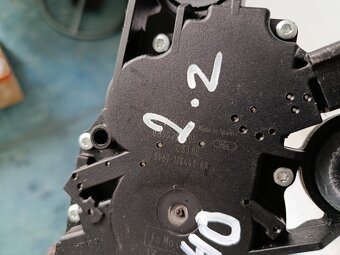 motorcek stieracov zadny ford focus bv6117k441aa 40€ - 3