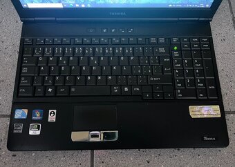 Toshiba Tecra / Intel i5 / 4GB RAM / 128GB SSD / 15.6" - 3