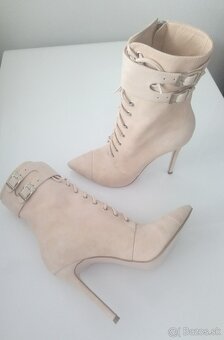 Luxusné dámske béžové čižmy z brúsenej kože na opätku NOVE - 3