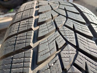 Predam 4ks pneu 215/65/r17 zimne 99V Goodyear - 3