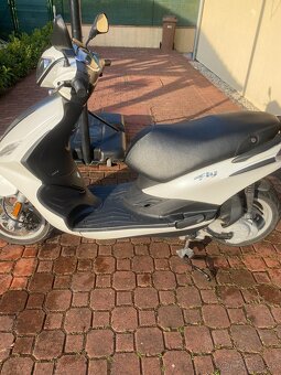 Predám skúter Piaggio Fly 50 4T - 3