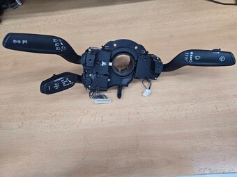 Páčky pod volantom Audi A6 A8 A5 A4 4G8953502B - 3