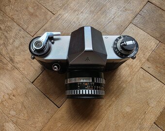 Praktica MAT s objektívom – klasický filmový fotoaparát - 3