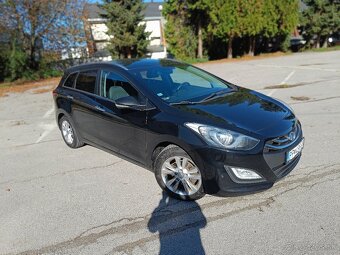 Hyundai i30 Combi 1.6 CRDi Premium – výborný stav, nová STK - 3