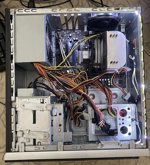 Predám starší pc z win 11 amd x3 4 gb ram 360 gb hdd - 3