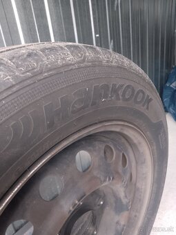 4ks plechové disky s letnymi pneumatikami 196/65 R15. - 3