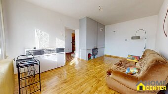 NA PREDAJ 5 IZBOVÝ POSCHODOVÝ DOM V CENTRE OBCE, IŽA, OKRES - 3