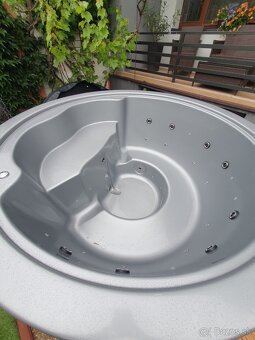 Okrúhla akrylátová vírivka ECO - 3