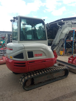 TAKEUCHI TB240 DIESEL - 3