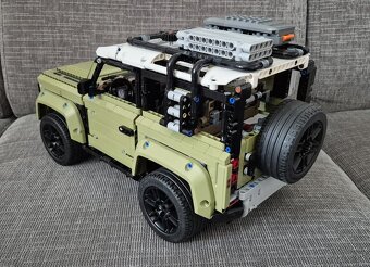 Lego Technic 42110 Land Rover Defender - 3