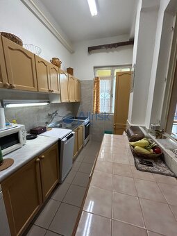Starší tehlový dom vo výbornom stave s garážou a terasou vo - 3