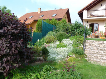 18 ročný VEĽMI PEKNÝ rodinný DOM s ROZPRÁVKOU Záhradou - Koš - 3