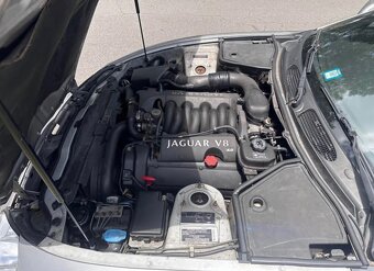 Jaguar XK8 4.0L V8 - 3