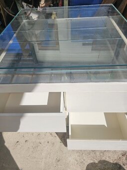 Vitrína sklenená s úložným priestorom - 3