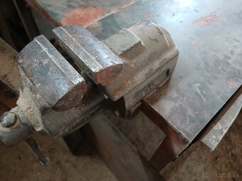 Pracovný stôl do dielne so zverákom - 3