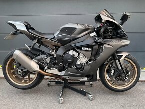 Yamaha R1 2016 - 3