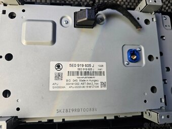 Displej OCTAVIA III 3 LCD NAVI SKODA 5E0919605J - 3